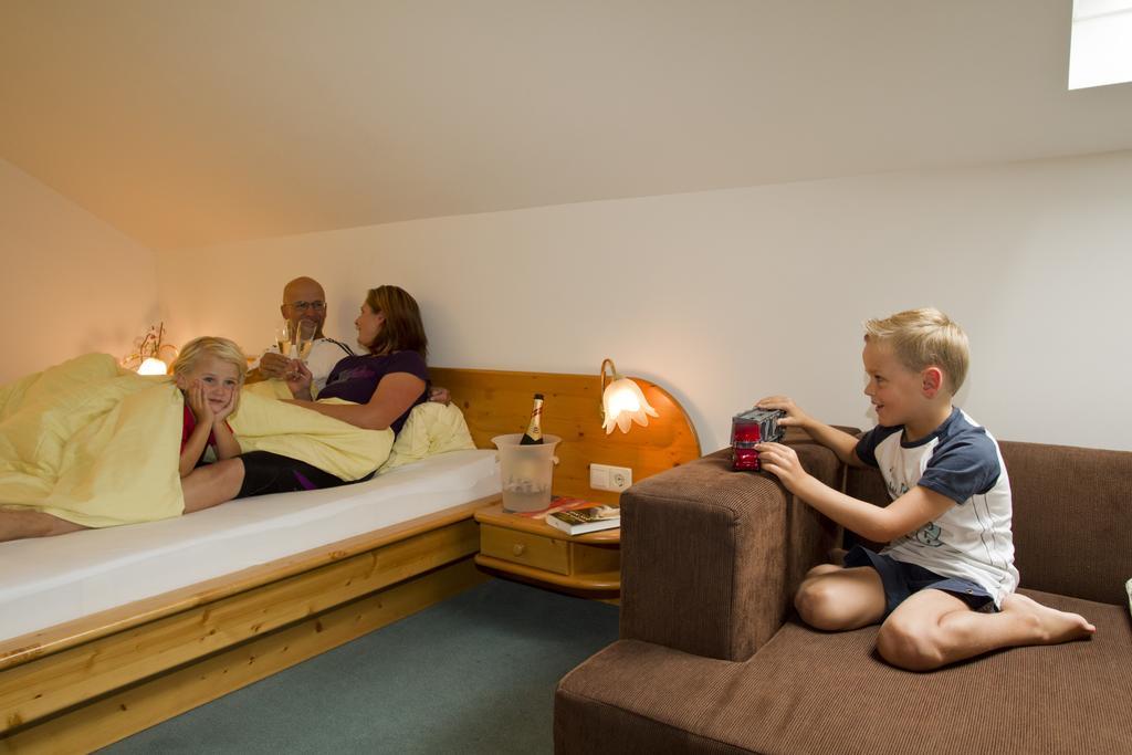 Kinder- Und Familienhotel Nockalm อินเนอร์เคร็มส์ ภายนอก รูปภาพ