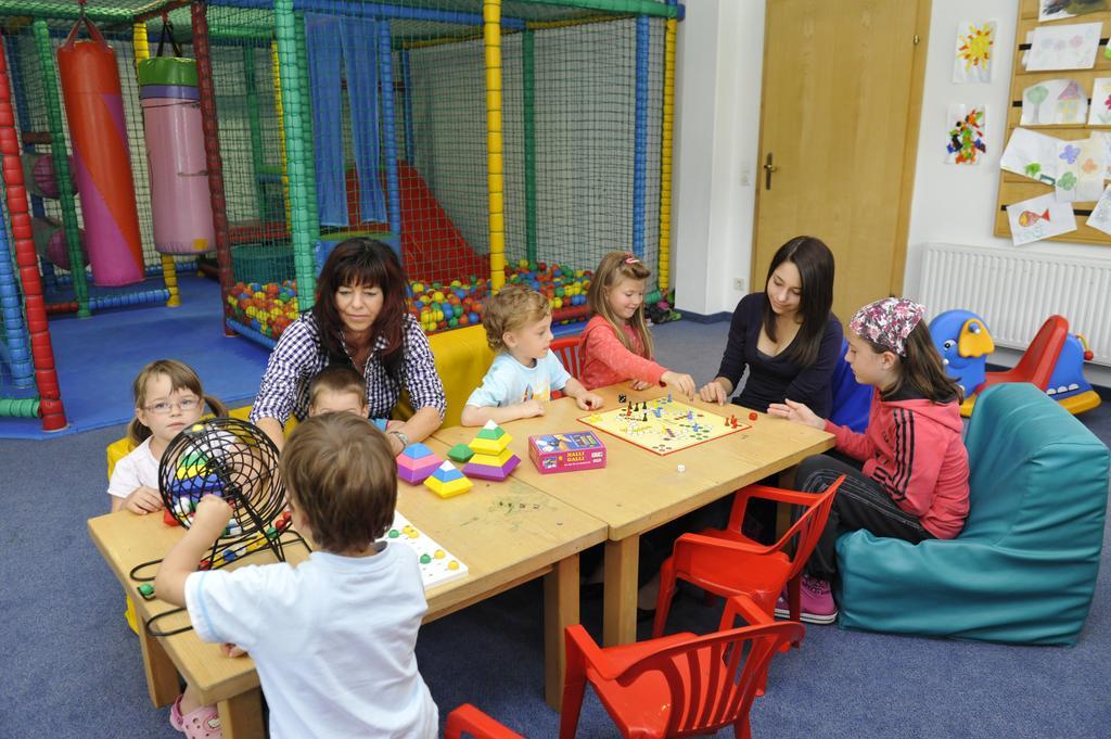 Kinder- Und Familienhotel Nockalm อินเนอร์เคร็มส์ ภายนอก รูปภาพ