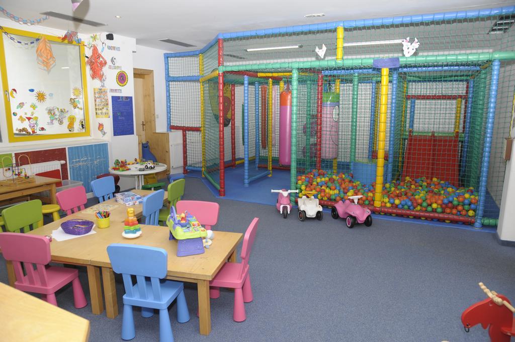 Kinder- Und Familienhotel Nockalm อินเนอร์เคร็มส์ ภายนอก รูปภาพ